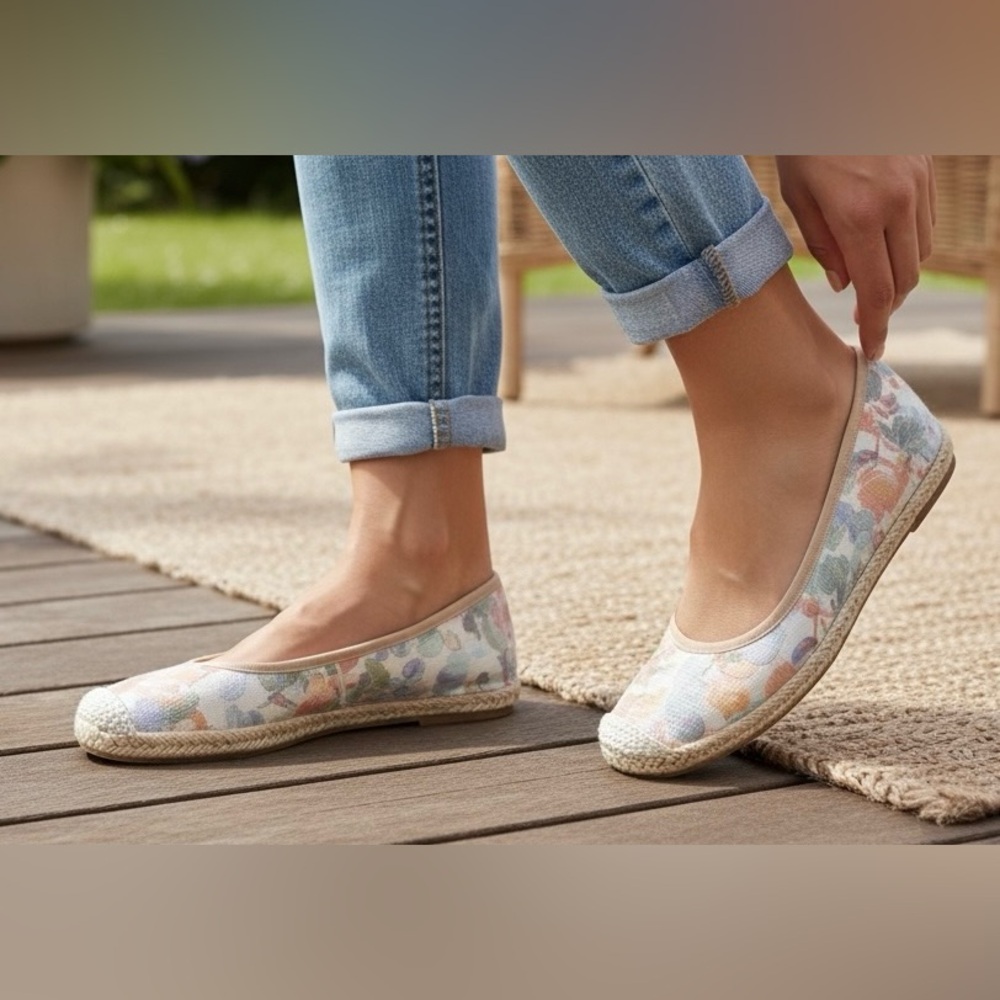 Michelle D slip on flat’s espadrilles with rubber sole. Women’s size 7